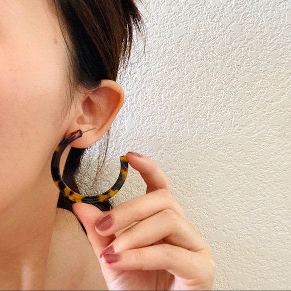 Tortoise Shell Hoop Earrings - Picture 6 of 9